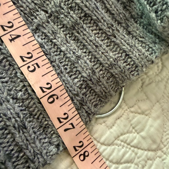 Marled Gray Knit Sweater Vest Fringe Open Front
Poshmark Ready Description Large - Picture 5 of 5